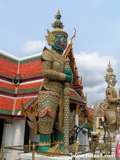 梦见自己穿着白衣服还会飞,解梦梦见自己穿着白衣服还会飞 梦见自己穿着白衣服还会飞,解梦梦见自己穿着白衣服还会飞