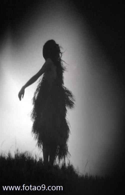 梦境迷雾，解析梦见有人抬着棺材从我身上跨过的深层含义