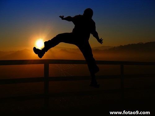 梦见摔倒在下雨泥坑里,解梦梦见摔倒在下雨泥坑里 梦见摔倒在下雨泥坑里,解梦梦见摔倒在下雨泥坑里