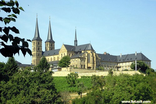 梦见在云彩之上,解梦梦见在云彩之上 梦见在云彩之上,解梦梦见在云彩之上