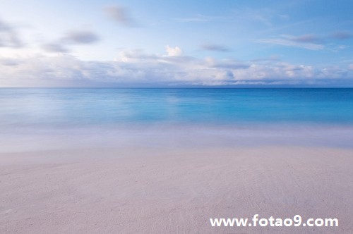 梦见河沟里洗澡是怎么回事?_周公解梦查询_佛滔算命网